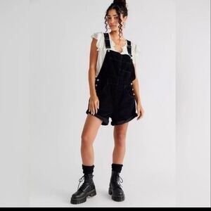 NWT Free people ziggy shortalls in black corduroy size large